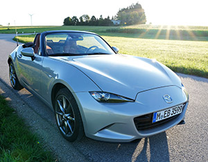 Mazda MX-5 KAZARI von aussen