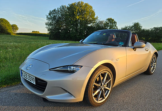 Der Mazda MX-5 KAZARI von aussen