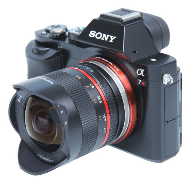 Kombinantion Walimex 2,8/8mm Pro II Fisheye mit der Sony A7R, was zu Randabschattungen wegen der Gegenlichtblende führt